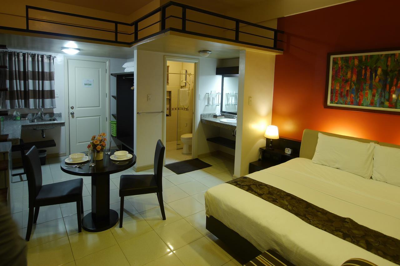 New Manila Suites Extérieur photo